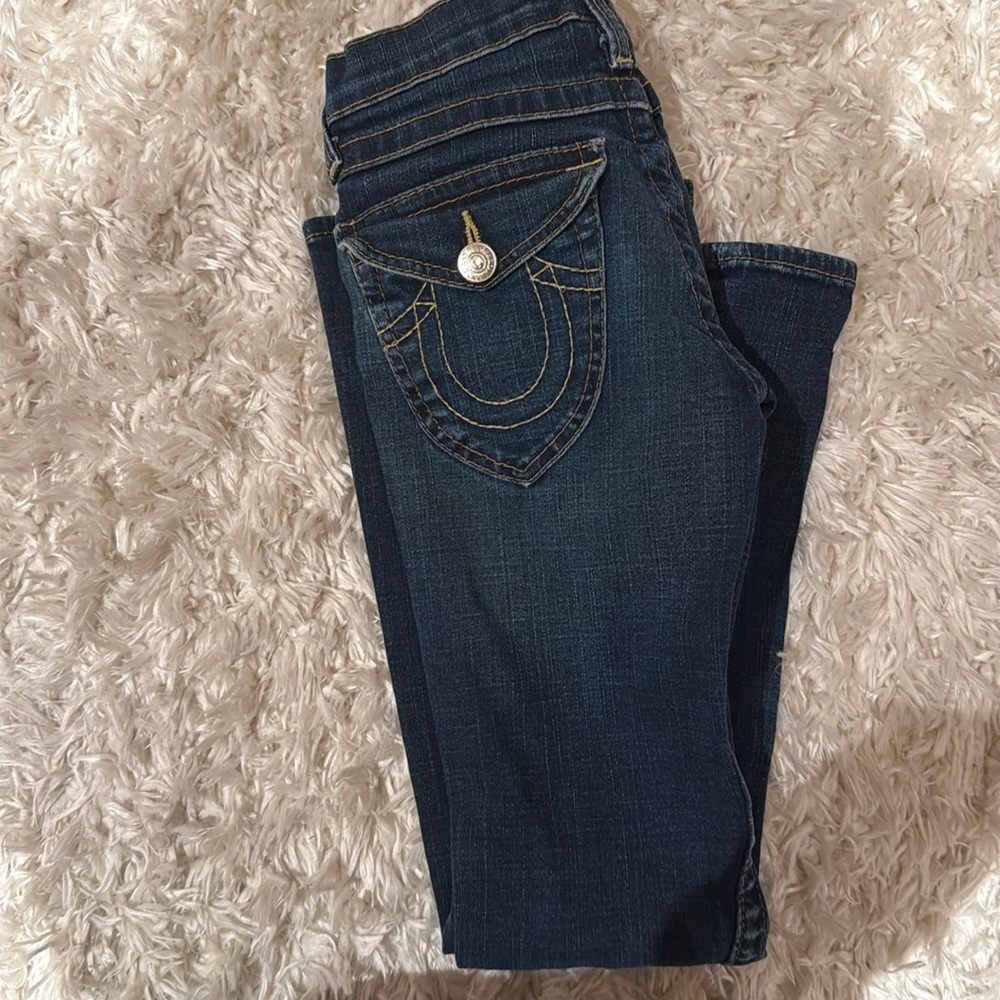 Girls sz12 pre owned True Religion jeans In excellent condition. Snap front.